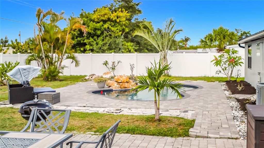For Sale: $339,900 (3 beds, 1 baths, 924 Square Feet)