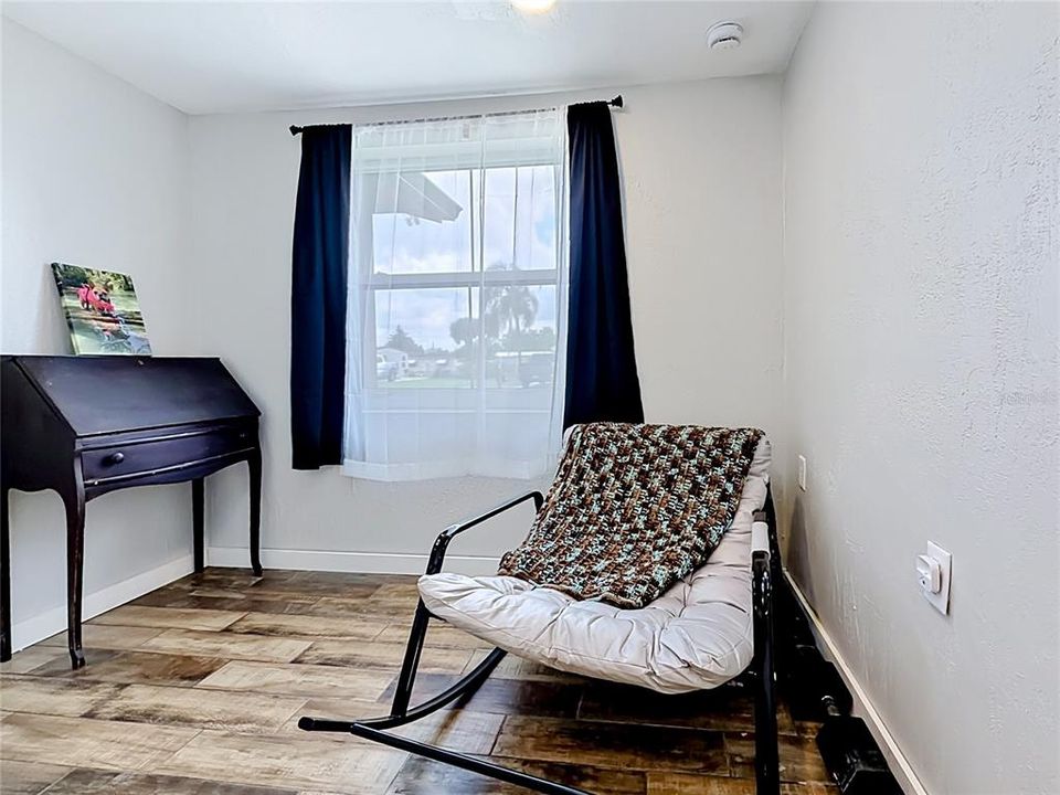 For Sale: $339,900 (3 beds, 1 baths, 924 Square Feet)