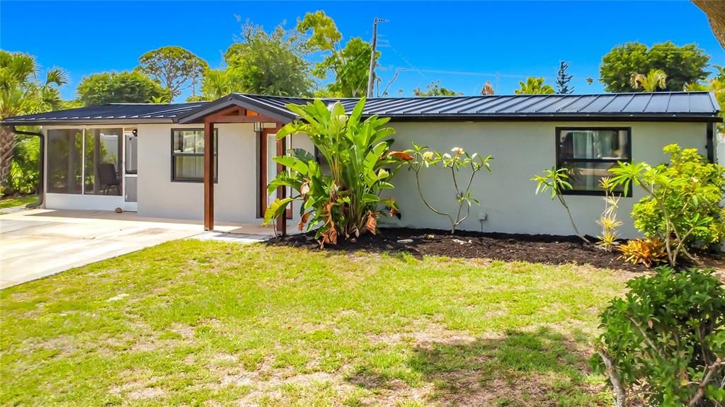 For Sale: $339,900 (3 beds, 1 baths, 924 Square Feet)
