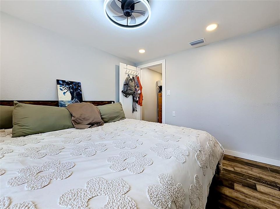For Sale: $339,900 (3 beds, 1 baths, 924 Square Feet)