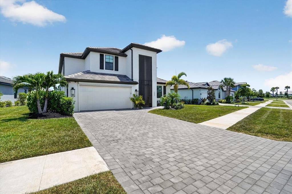 For Sale: $750,000 (5 beds, 3 baths, 3285 Square Feet)
