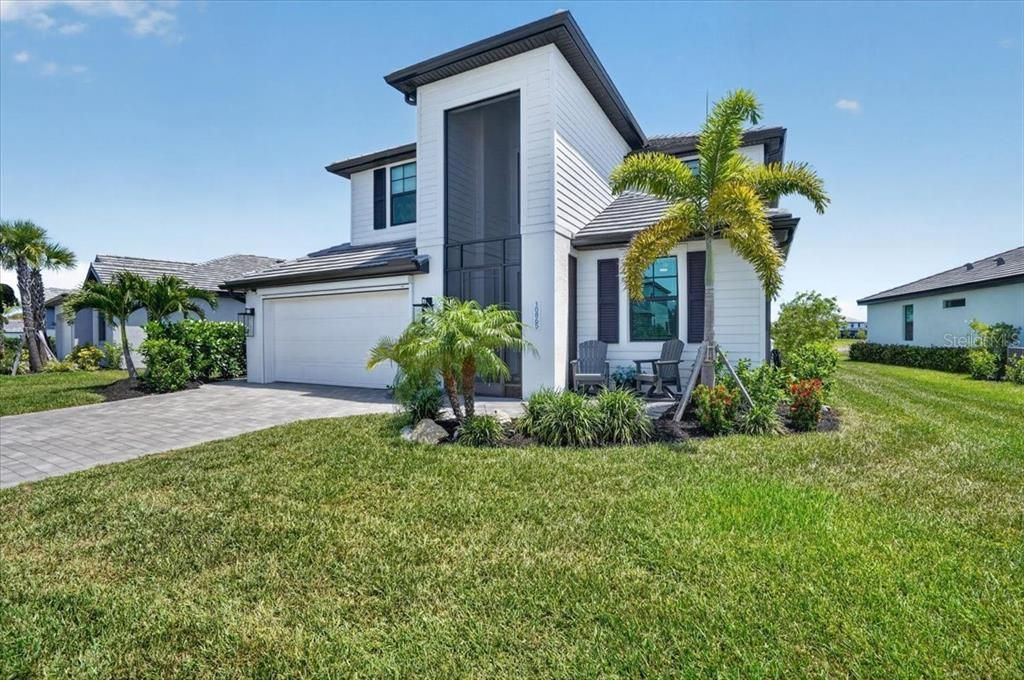 For Sale: $750,000 (5 beds, 3 baths, 3285 Square Feet)