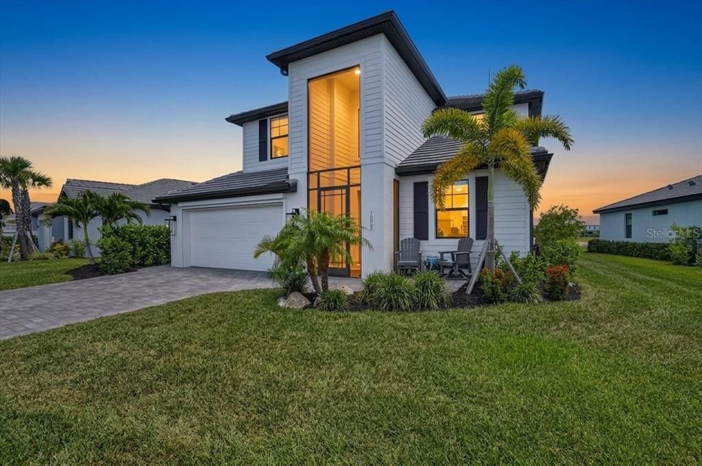 For Sale: $750,000 (5 beds, 3 baths, 3285 Square Feet)