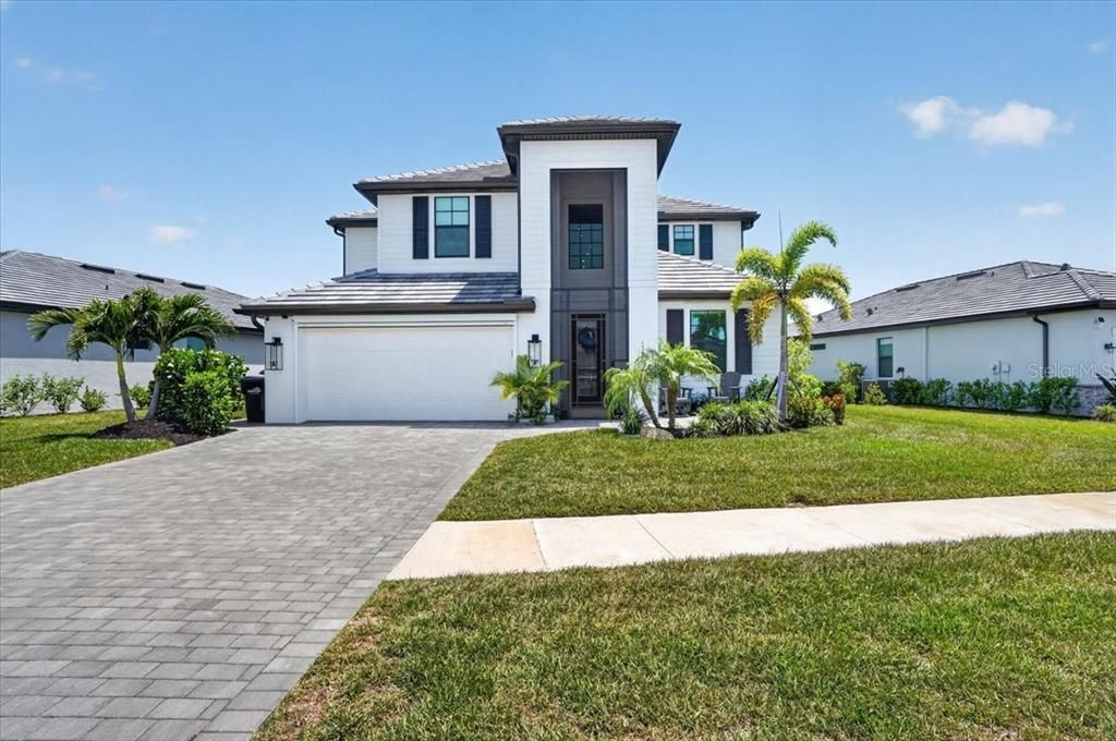 For Sale: $750,000 (5 beds, 3 baths, 3285 Square Feet)