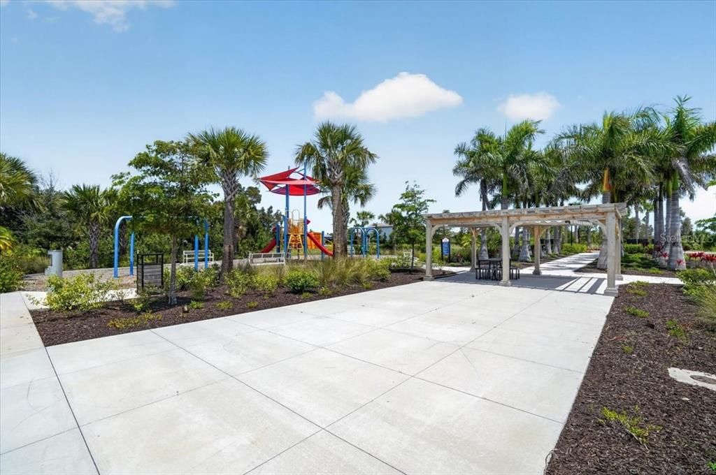 For Sale: $750,000 (5 beds, 3 baths, 3285 Square Feet)