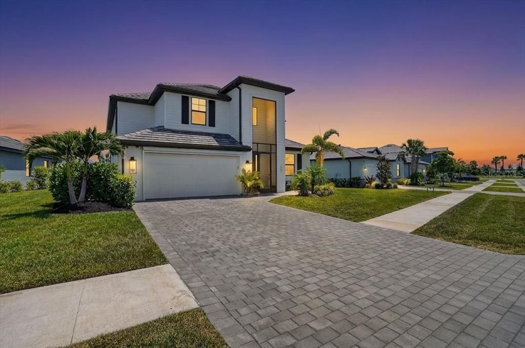 For Sale: $750,000 (5 beds, 3 baths, 3285 Square Feet)
