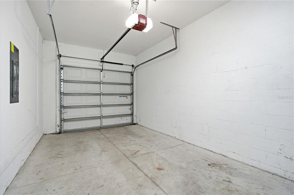 For Rent: $3,650 (3 beds, 2 baths, 1914 Square Feet)