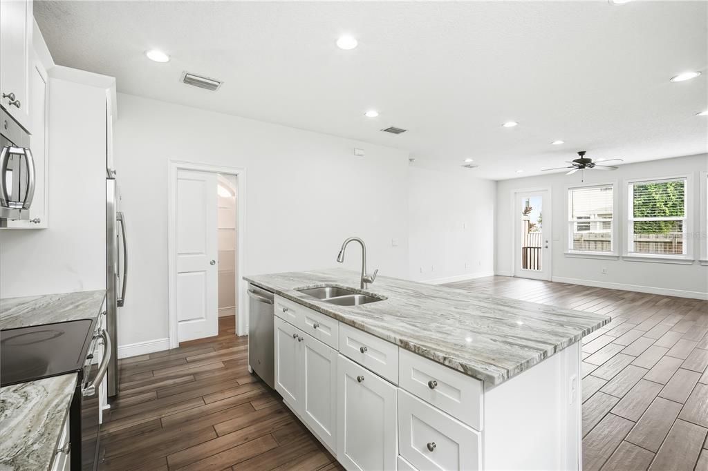 For Rent: $3,650 (3 beds, 2 baths, 1914 Square Feet)