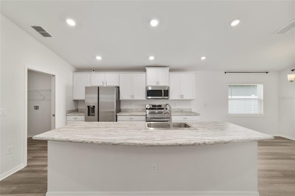 For Sale: $290,000 (3 beds, 2 baths, 1541 Square Feet)