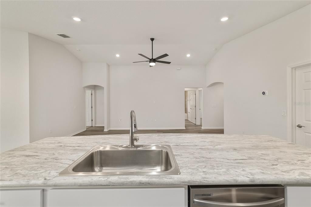 For Sale: $290,000 (3 beds, 2 baths, 1541 Square Feet)