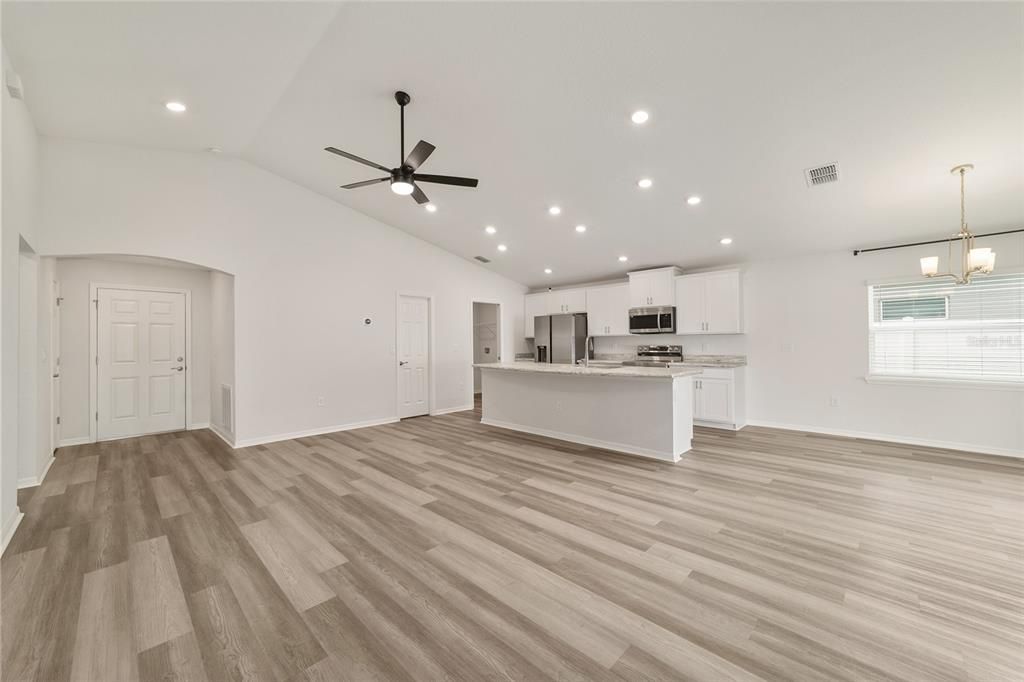 For Sale: $290,000 (3 beds, 2 baths, 1541 Square Feet)