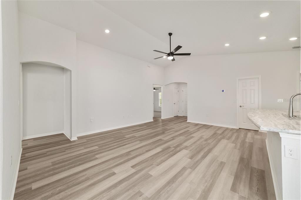 For Sale: $290,000 (3 beds, 2 baths, 1541 Square Feet)