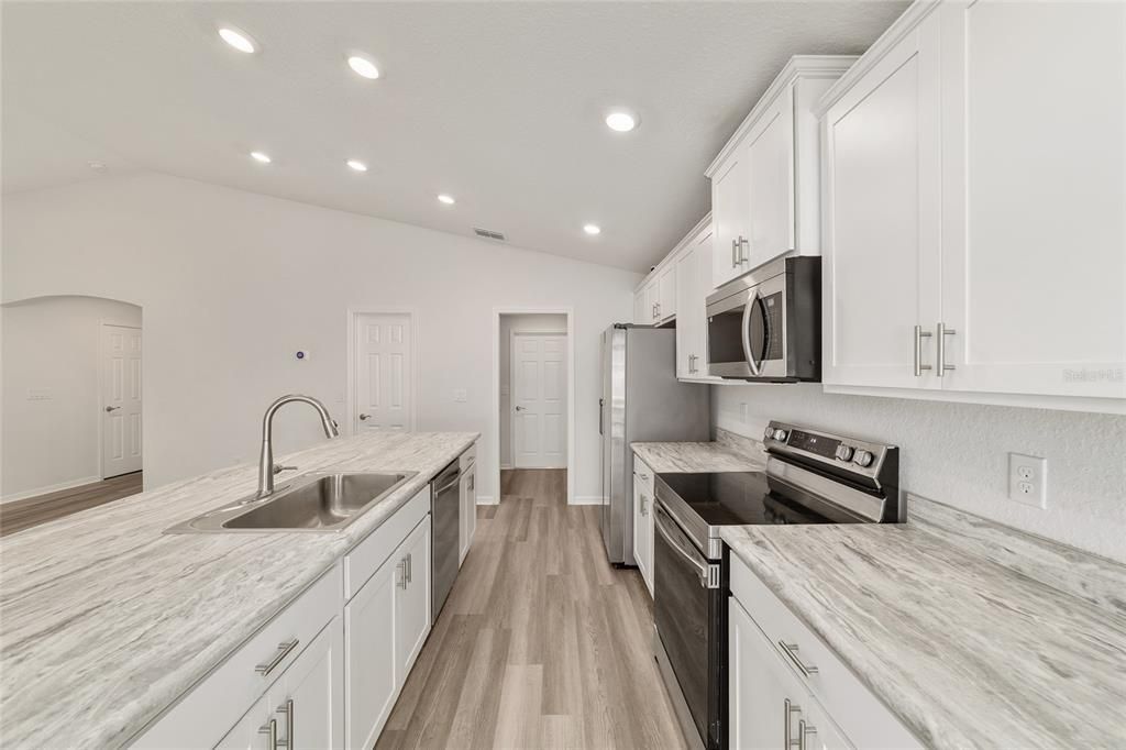 For Sale: $290,000 (3 beds, 2 baths, 1541 Square Feet)