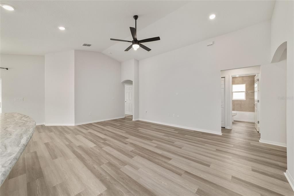 For Sale: $290,000 (3 beds, 2 baths, 1541 Square Feet)