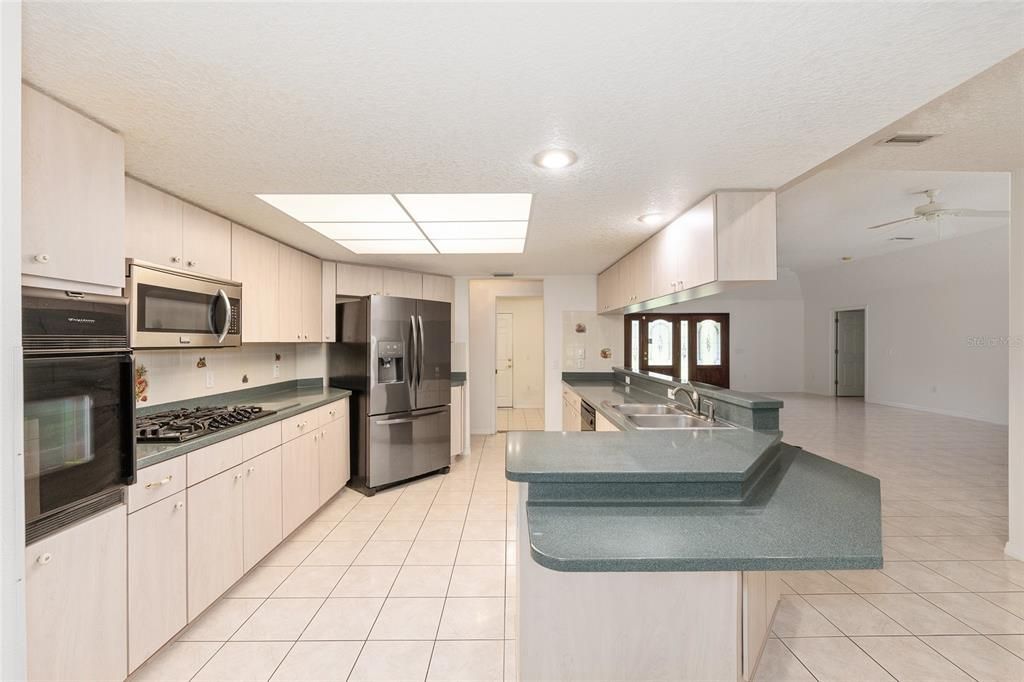 For Sale: $519,000 (3 beds, 2 baths, 2522 Square Feet)