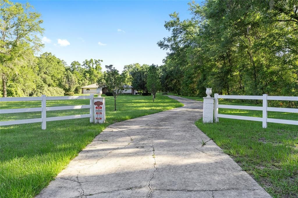 For Sale: $519,000 (3 beds, 2 baths, 2522 Square Feet)