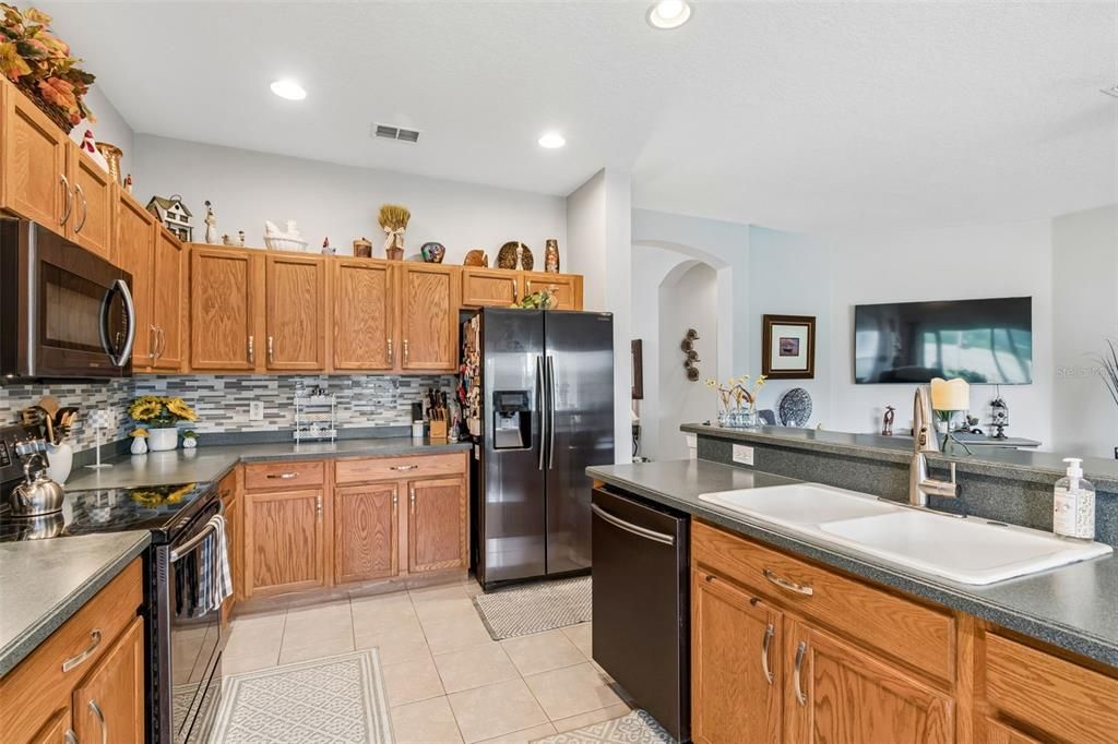 For Sale: $315,000 (2 beds, 2 baths, 1574 Square Feet)