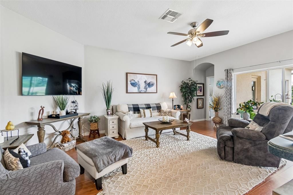 For Sale: $315,000 (2 beds, 2 baths, 1574 Square Feet)