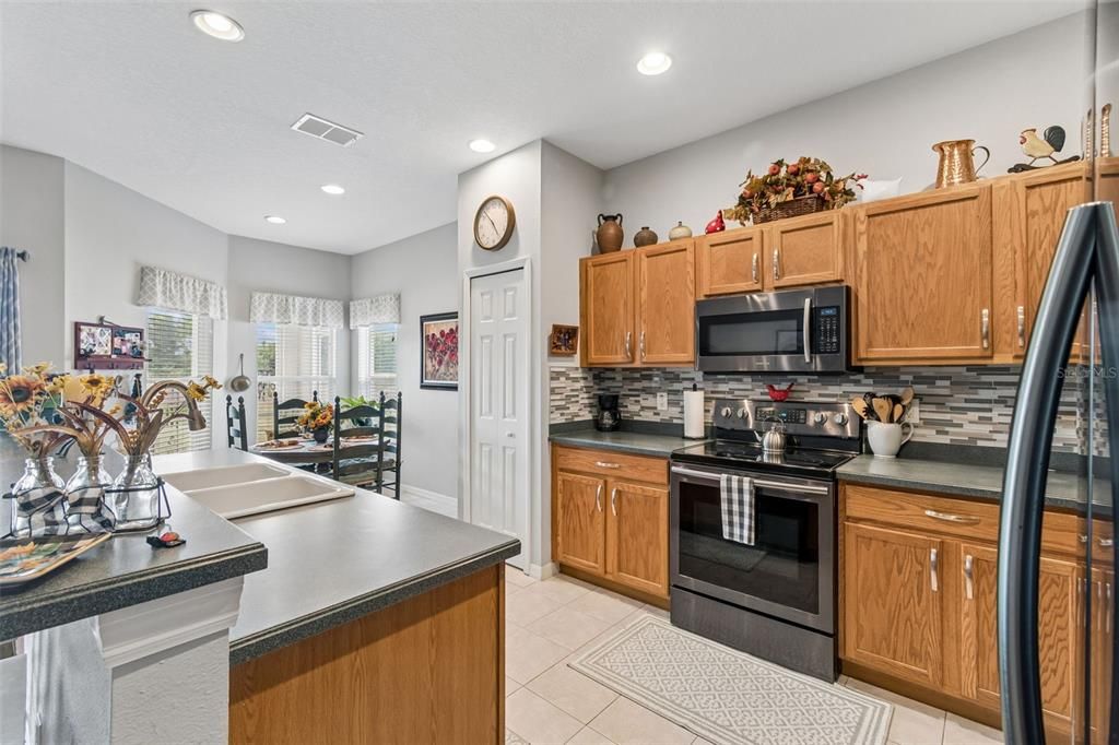 For Sale: $315,000 (2 beds, 2 baths, 1574 Square Feet)