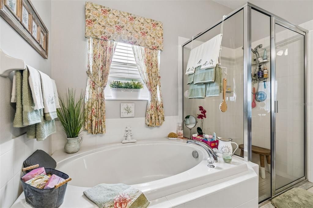 For Sale: $315,000 (2 beds, 2 baths, 1574 Square Feet)