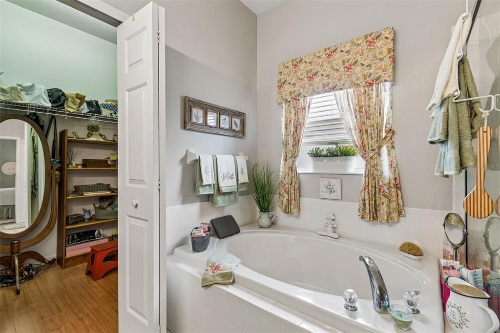 For Sale: $315,000 (2 beds, 2 baths, 1574 Square Feet)