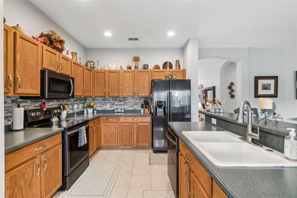 For Sale: $315,000 (2 beds, 2 baths, 1574 Square Feet)
