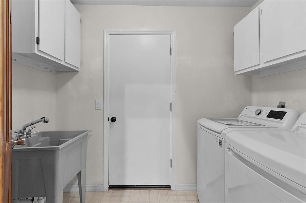 Active With Contract: $440,000 (3 beds, 2 baths, 2189 Square Feet)