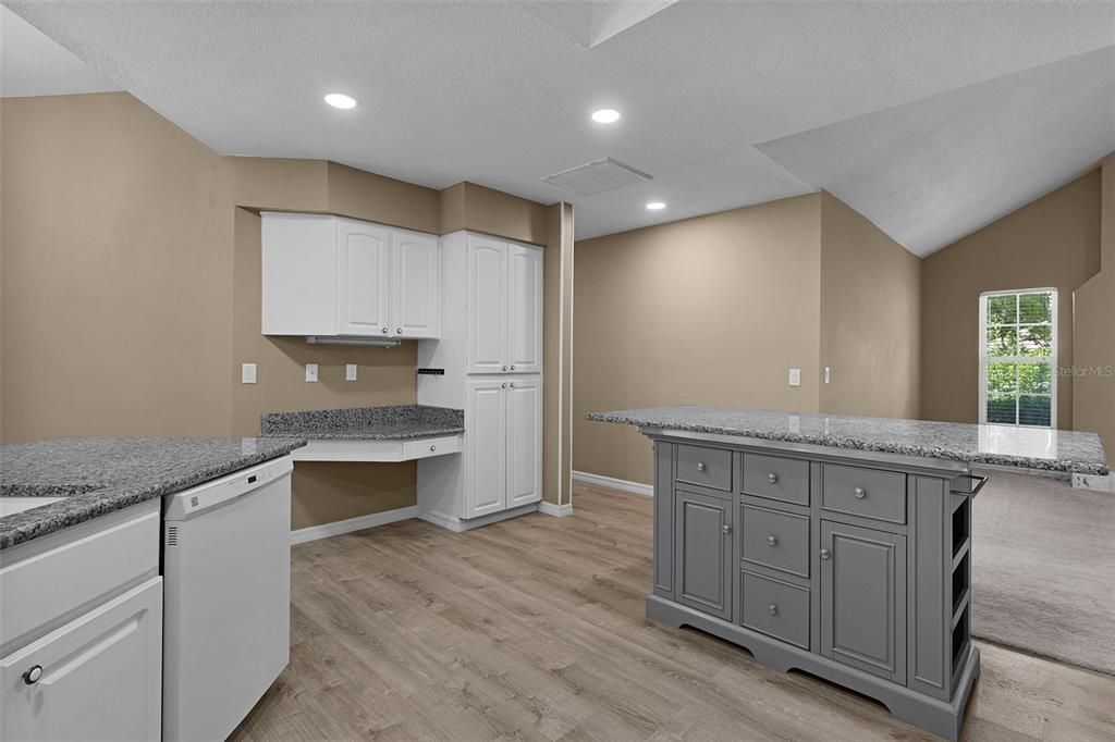 Active With Contract: $440,000 (3 beds, 2 baths, 2189 Square Feet)