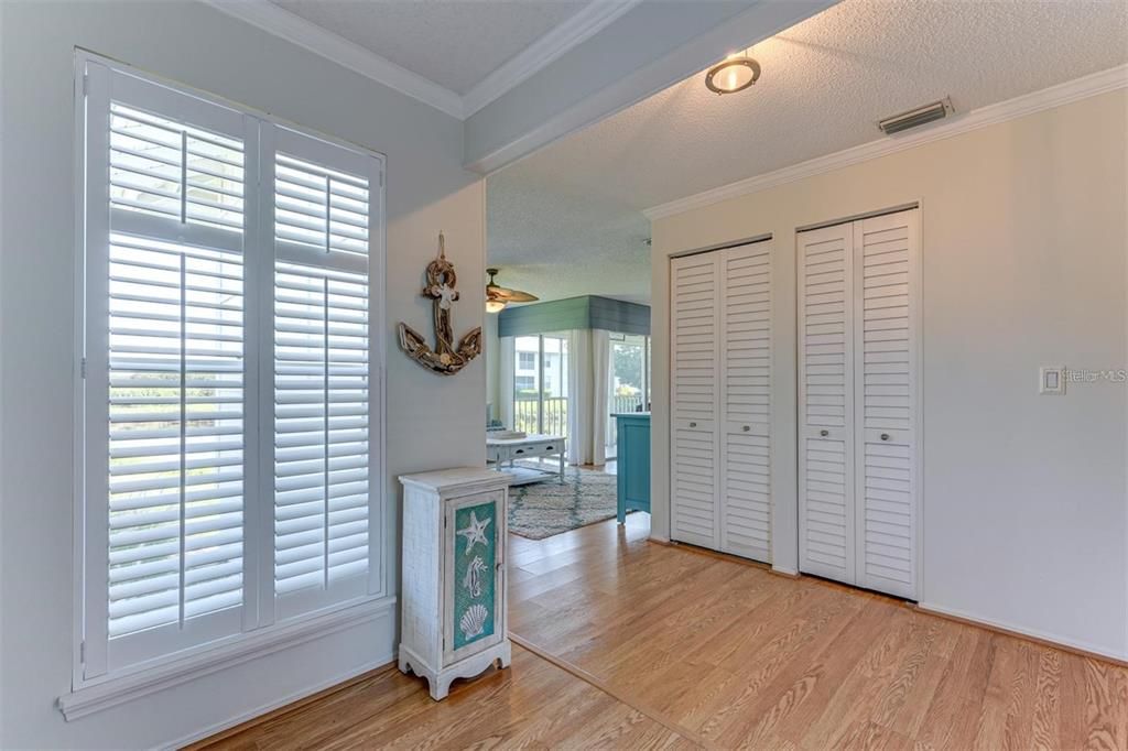 For Rent: $2,700 (3 beds, 2 baths, 1216 Square Feet)