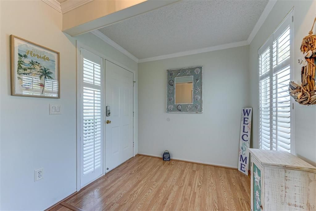 For Rent: $2,700 (3 beds, 2 baths, 1216 Square Feet)