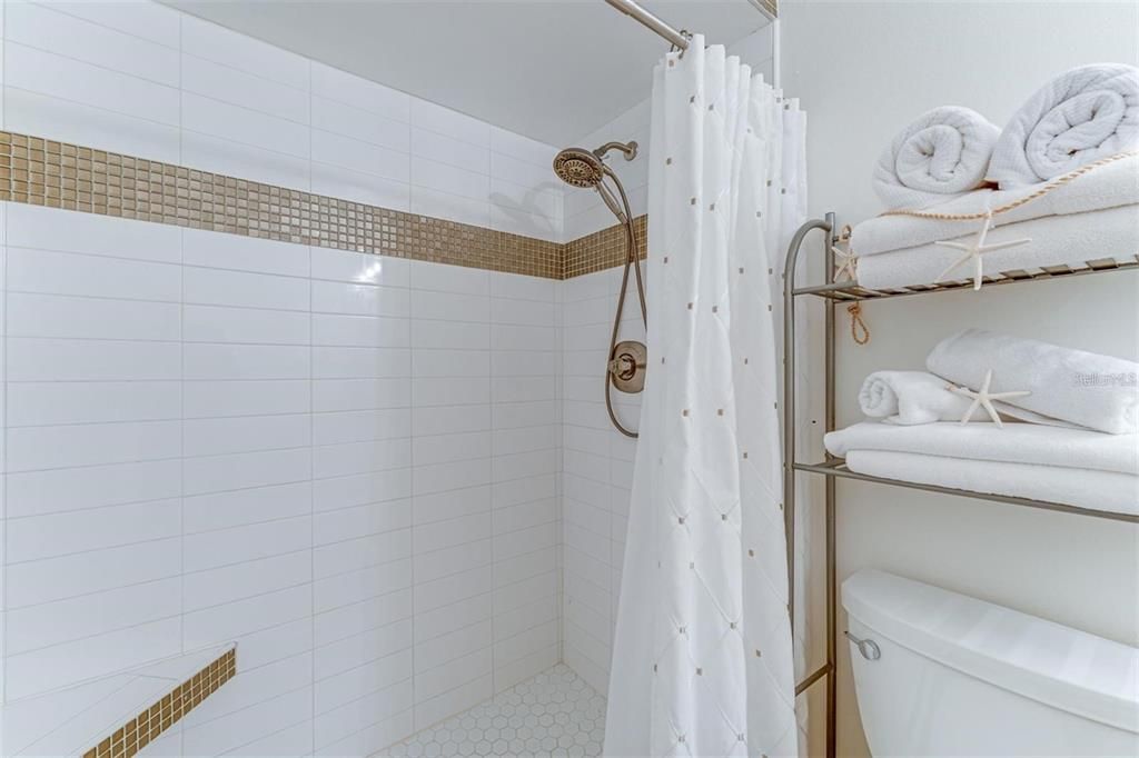 For Rent: $2,700 (3 beds, 2 baths, 1216 Square Feet)