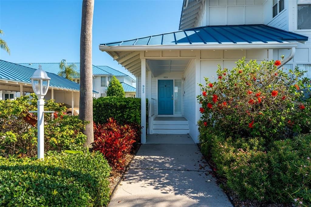 For Rent: $2,700 (3 beds, 2 baths, 1216 Square Feet)