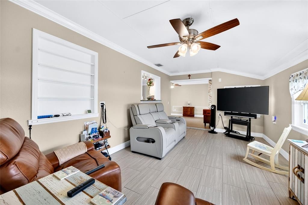 For Sale: $329,900 (2 beds, 2 baths, 1852 Square Feet)