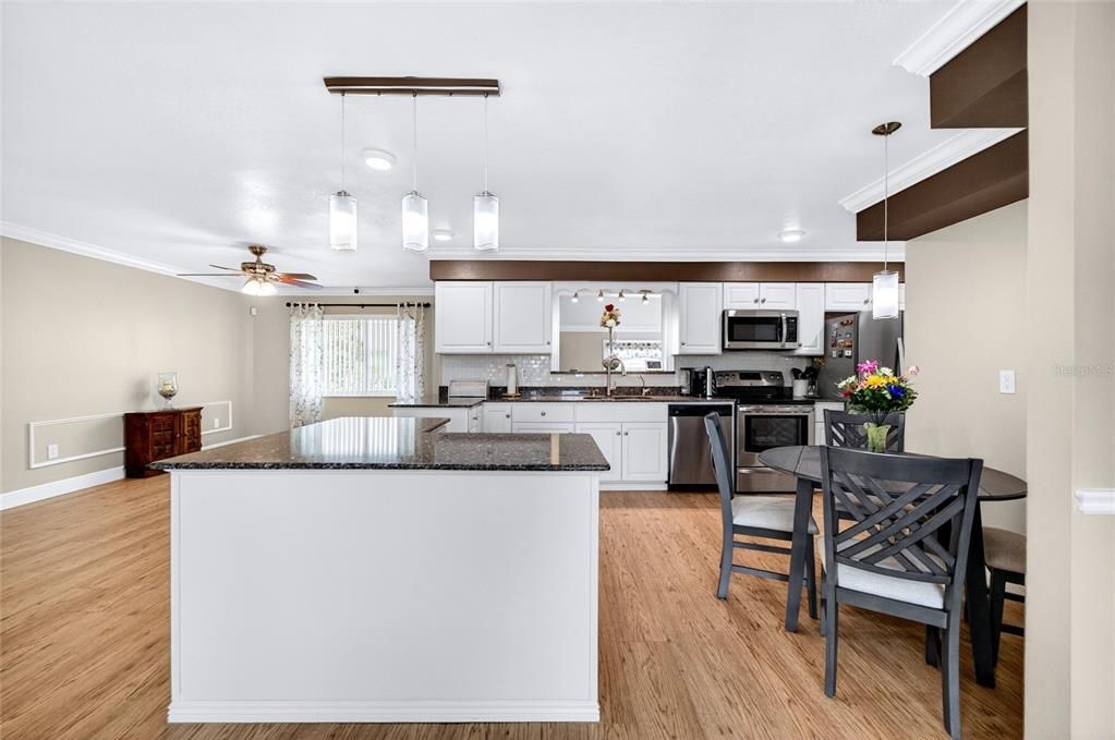 For Sale: $329,900 (2 beds, 2 baths, 1852 Square Feet)
