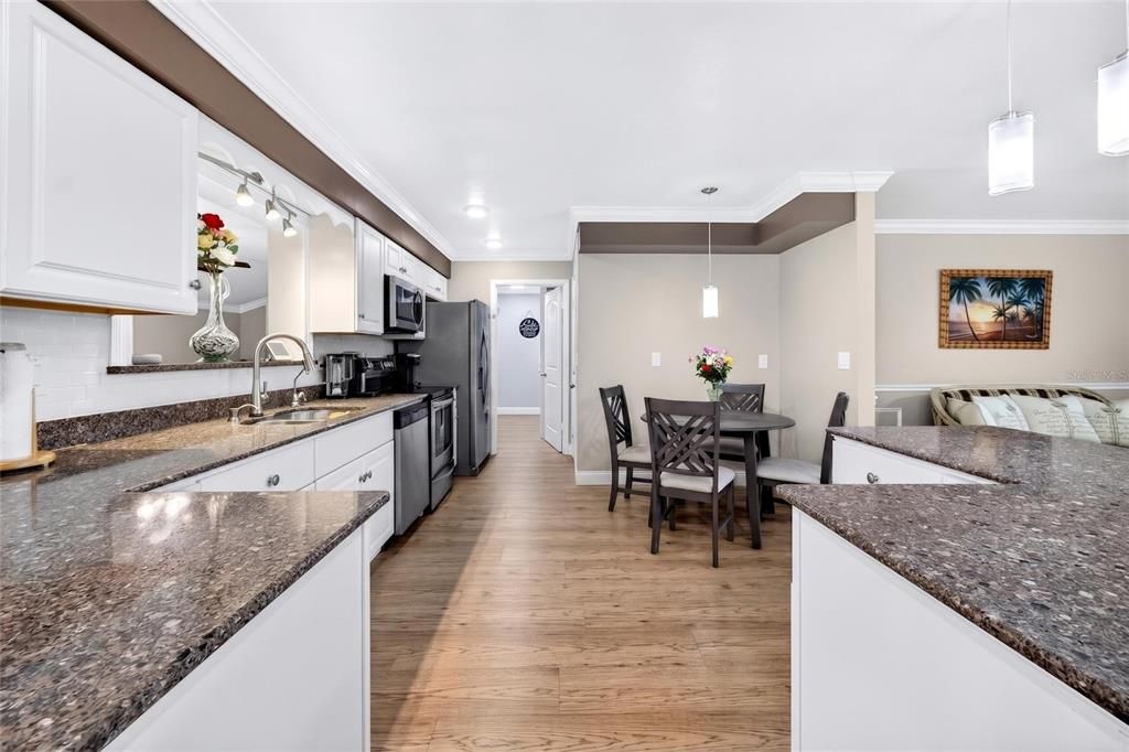 For Sale: $329,900 (2 beds, 2 baths, 1852 Square Feet)