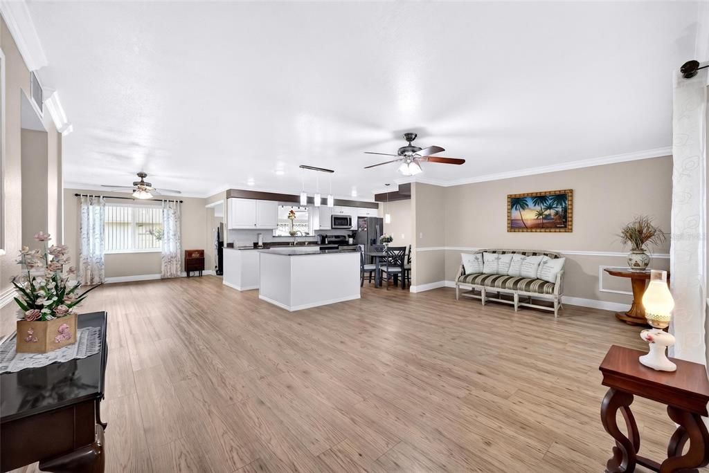 For Sale: $329,900 (2 beds, 2 baths, 1852 Square Feet)