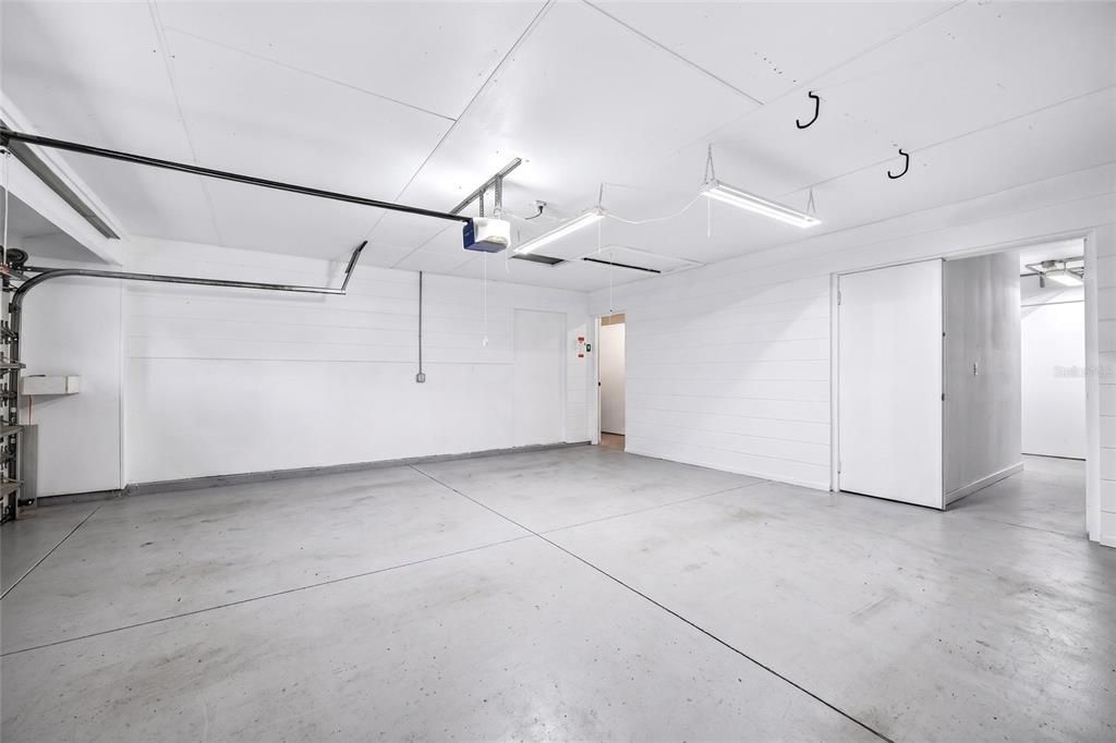 For Sale: $329,900 (2 beds, 2 baths, 1852 Square Feet)