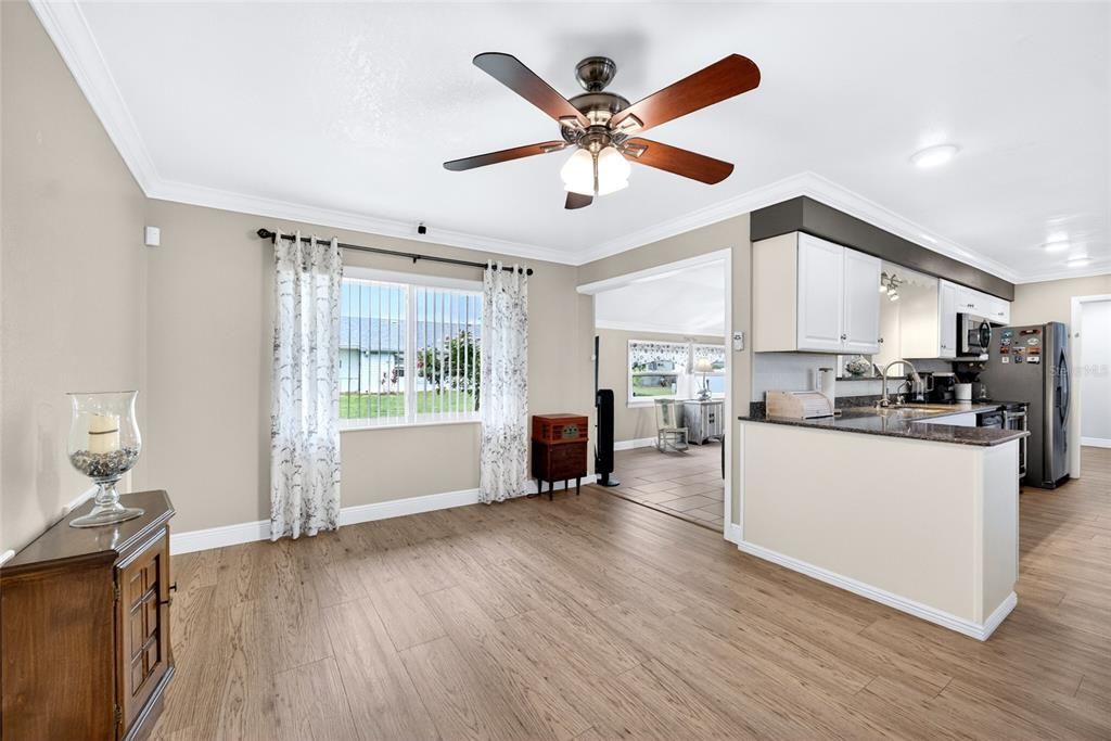 For Sale: $329,900 (2 beds, 2 baths, 1852 Square Feet)