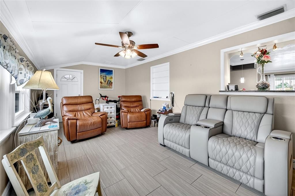For Sale: $329,900 (2 beds, 2 baths, 1852 Square Feet)