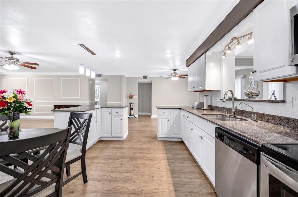 For Sale: $329,900 (2 beds, 2 baths, 1852 Square Feet)