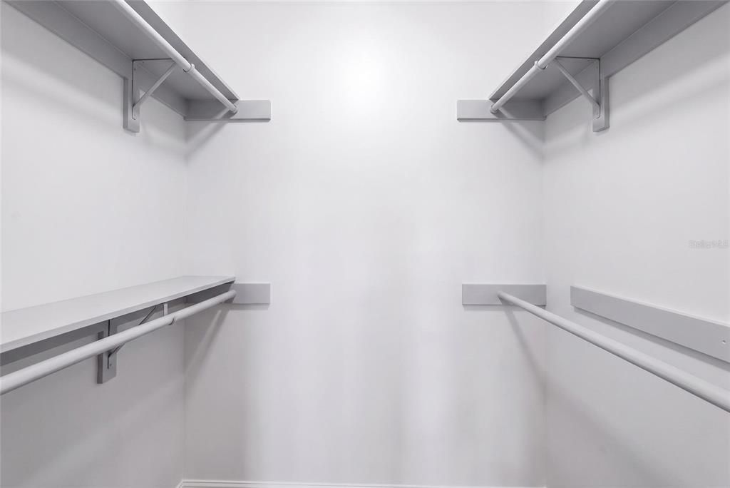For Sale: $329,900 (2 beds, 2 baths, 1852 Square Feet)