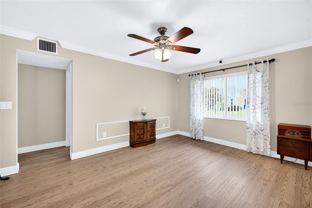 For Sale: $329,900 (2 beds, 2 baths, 1852 Square Feet)