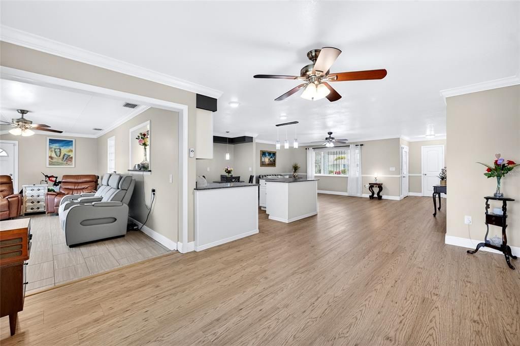 For Sale: $329,900 (2 beds, 2 baths, 1852 Square Feet)