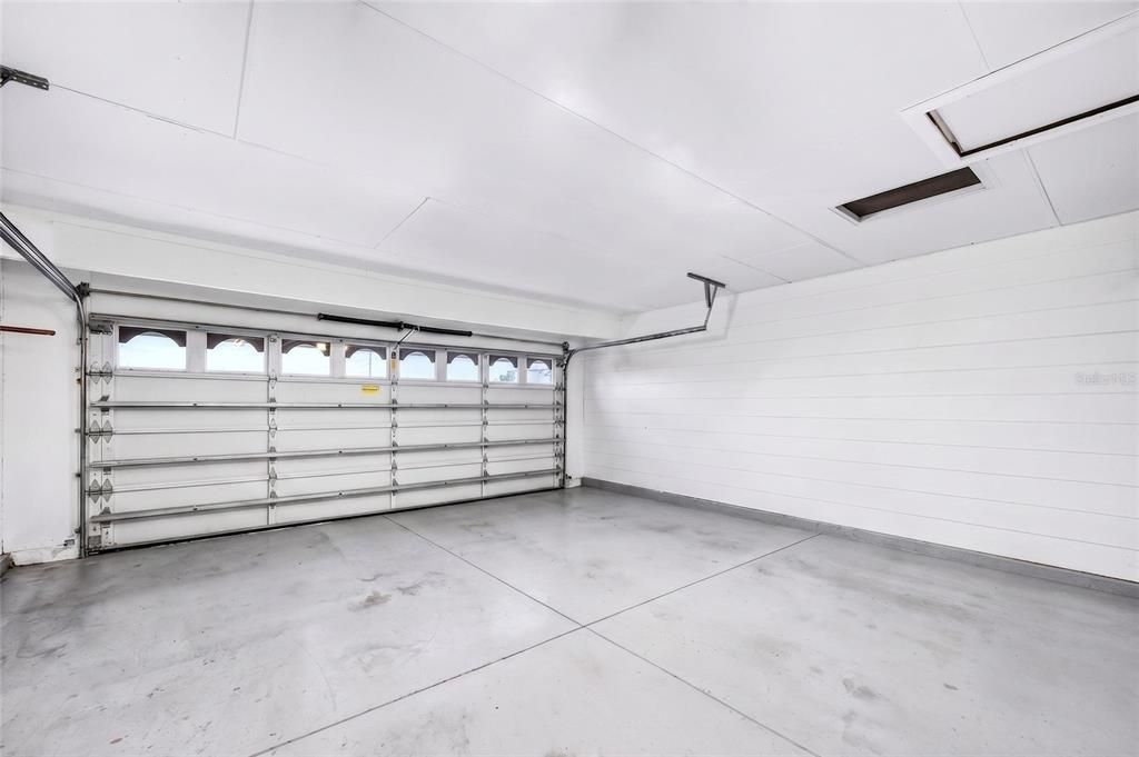 For Sale: $329,900 (2 beds, 2 baths, 1852 Square Feet)