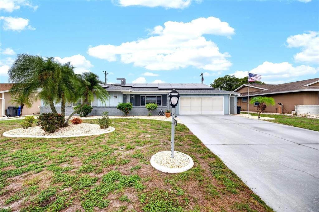 For Sale: $329,900 (2 beds, 2 baths, 1852 Square Feet)