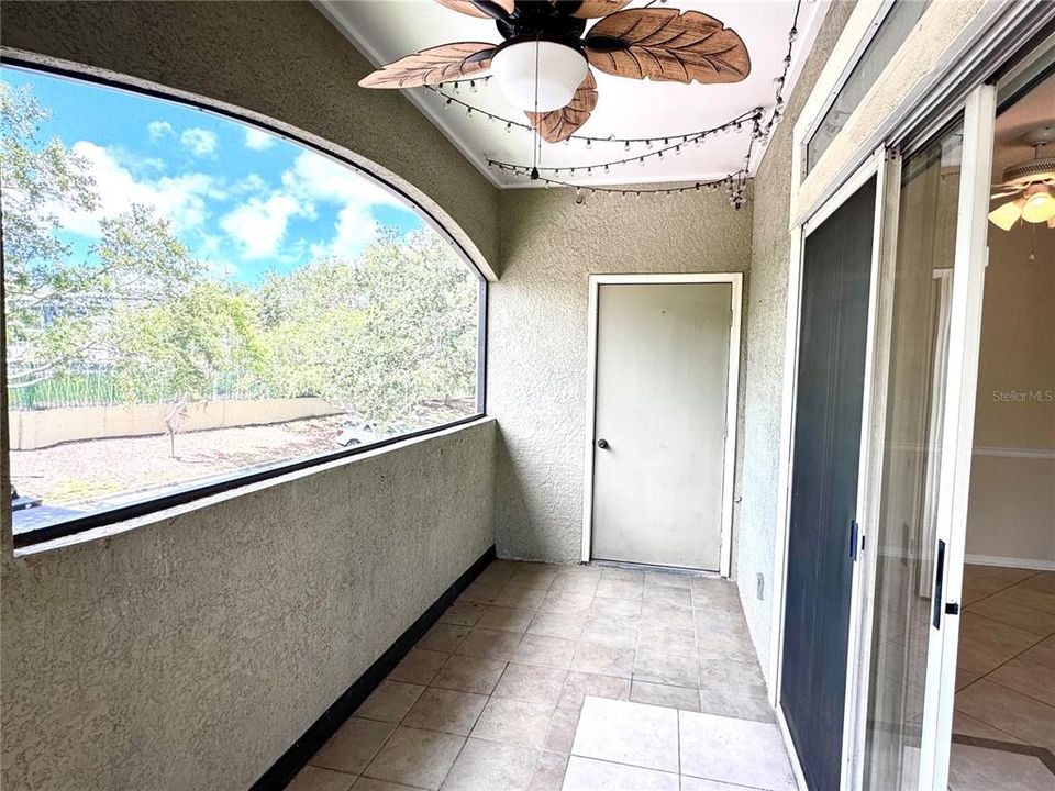 For Sale: $219,900 (1 beds, 1 baths, 701 Square Feet)