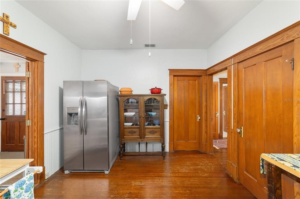 For Sale: $410,000 (3 beds, 1 baths, 1428 Square Feet)