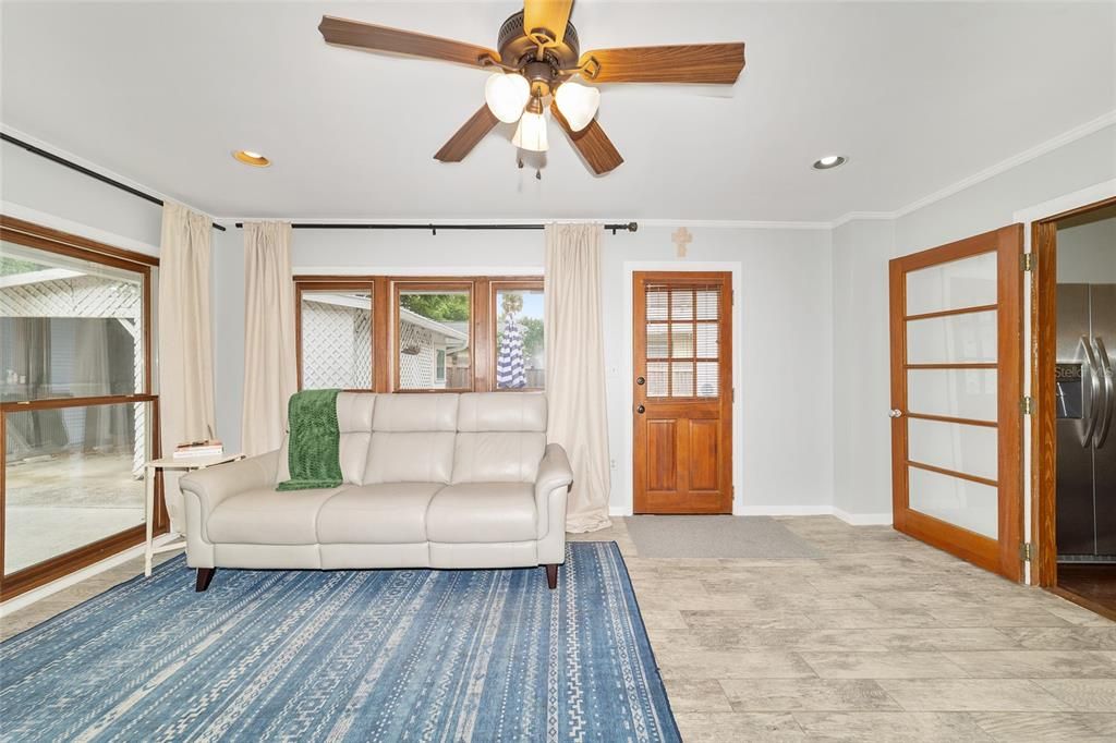 For Sale: $410,000 (3 beds, 1 baths, 1428 Square Feet)