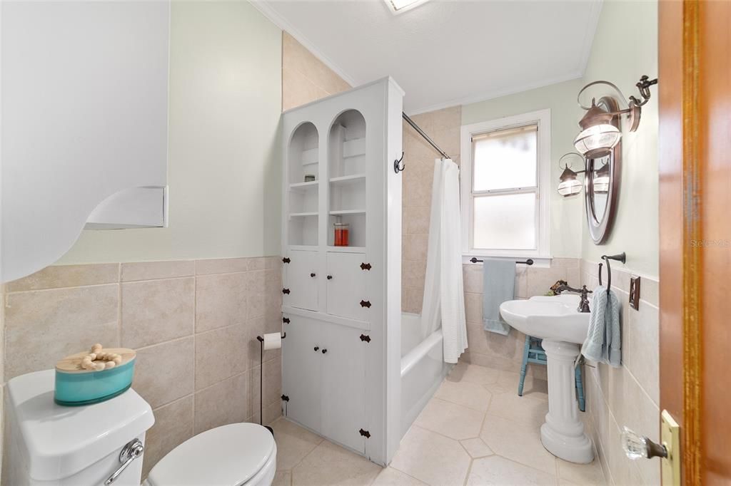 For Sale: $410,000 (3 beds, 1 baths, 1428 Square Feet)