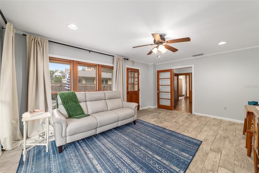 For Sale: $410,000 (3 beds, 1 baths, 1428 Square Feet)